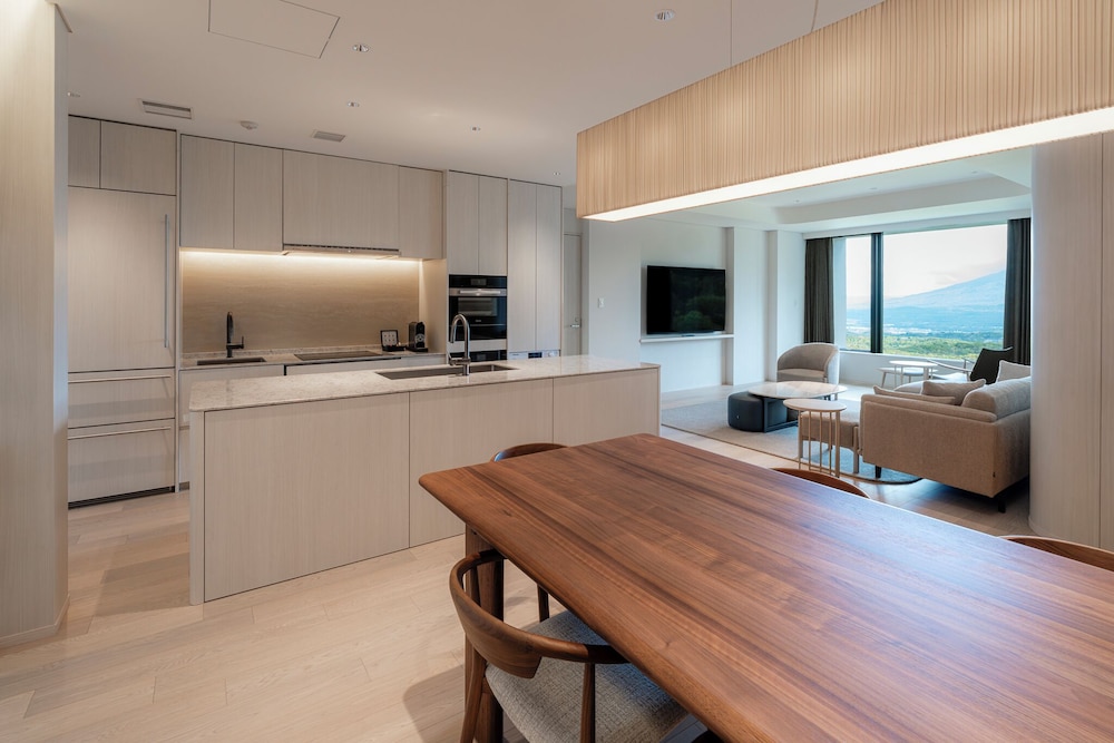 シグネチャー スイート 1 ベッドルーム マウンテンビュー 専用キッチン0 | シャレー アイビー ワイス