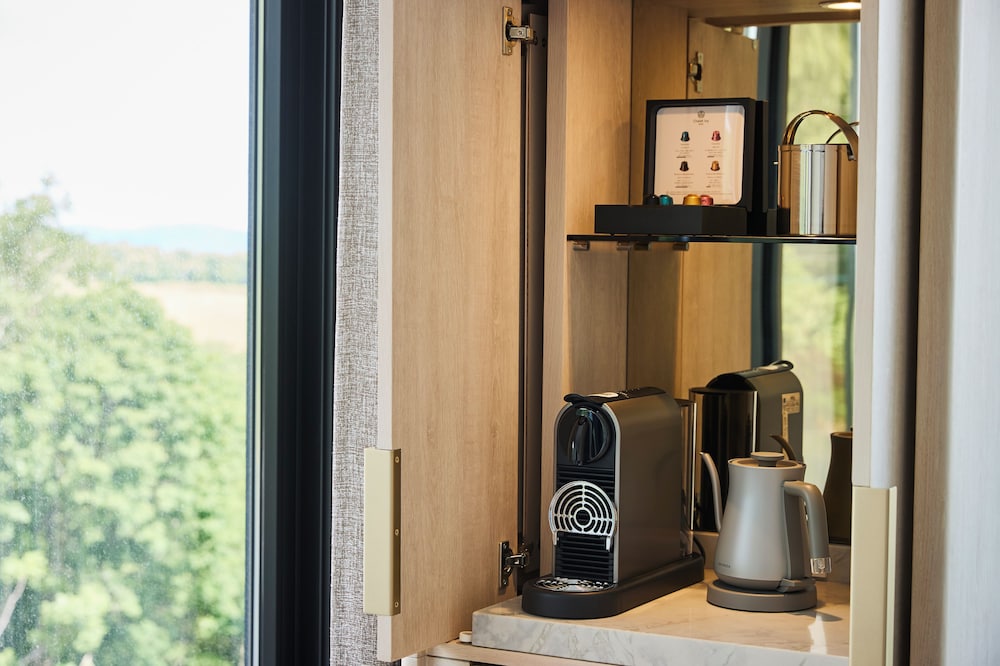 スーペリア ルーム キングベッド 1 台 マウンテンビュー 客室1 | シャレー アイビー ワイス