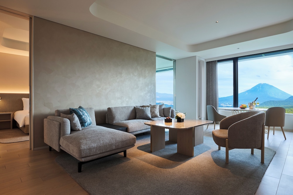 スイート キングベッド 1 台 マウンテンビュー | シャレー アイビー ワイス