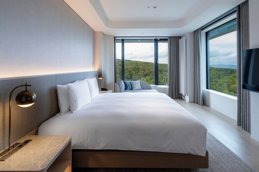 スイート キングベッド 1 台 (Corner Suite, Weiss Mountain View) 客室0 | シャレー アイビー ワイス