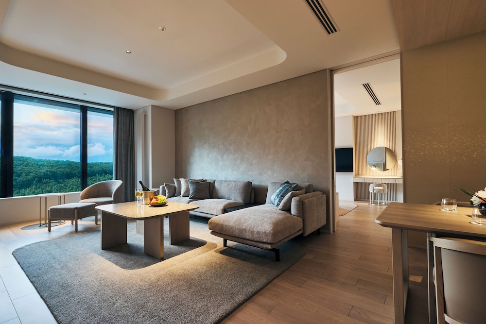 スイート キングベッド 1 台 (Corner Suite, Weiss Mountain View) | シャレー アイビー ワイス