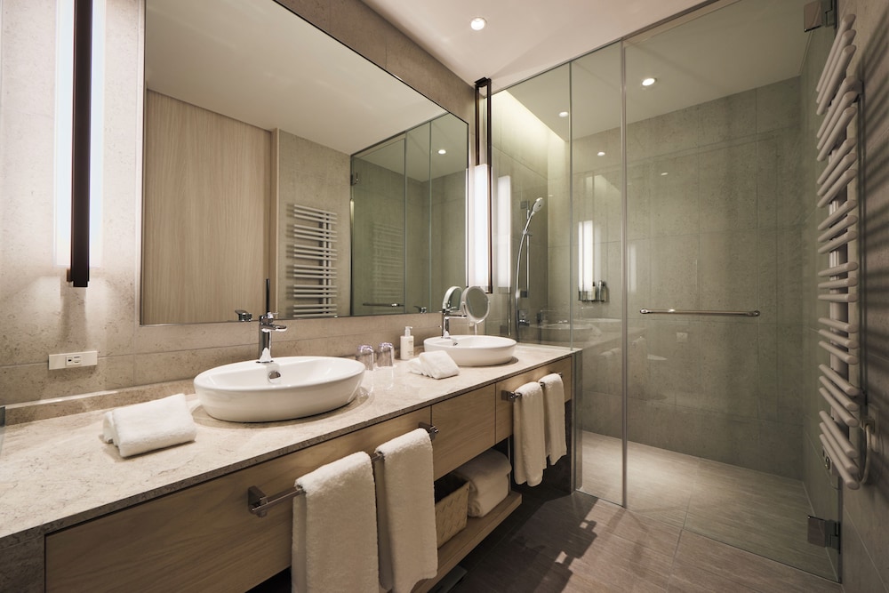 スイート キングベッド 1 台 マウンテンビュー バスルーム0 | シャレー アイビー ワイス