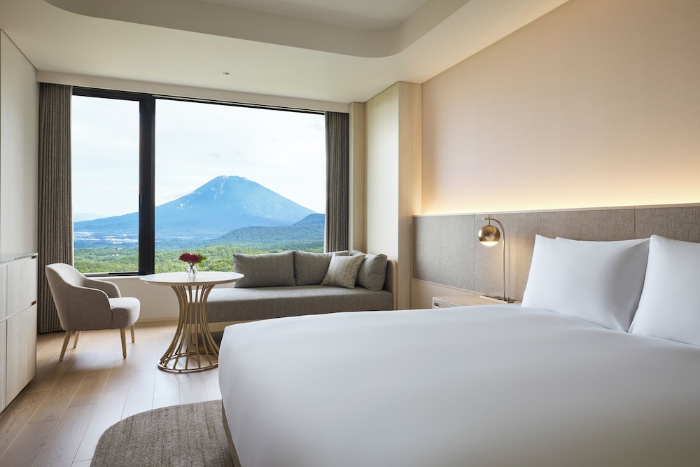 プレミアム ルーム キングベッド 1 台 マウンテンビュー | シャレー アイビー ワイス
