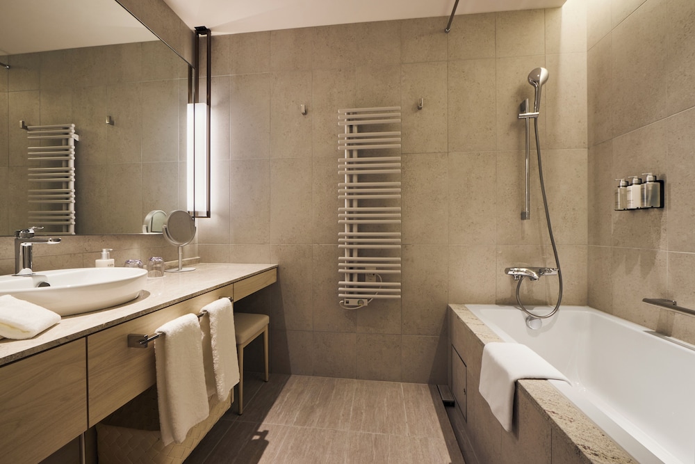 プレミアム ルーム キングベッド 1 台 マウンテンビュー バスルーム0 | シャレー アイビー ワイス