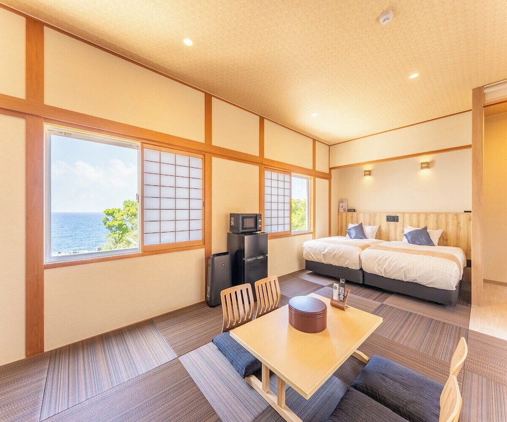 [和美麗] 52平米 テラス付 信楽焼露天風呂 禁煙 | リブマックスリゾート印南シーフロント