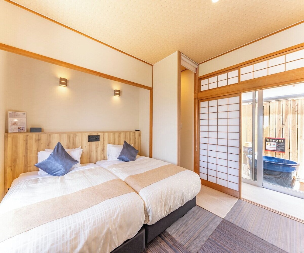 [和美麗] 52平米 テラス付 信楽焼露天風呂 禁煙 客室2 | リブマックスリゾート印南シーフロント