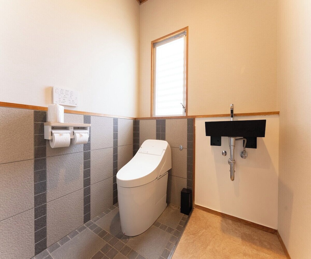 [和美麗] 52平米 テラス付 信楽焼露天風呂 禁煙 バスルーム0 | リブマックスリゾート印南シーフロント