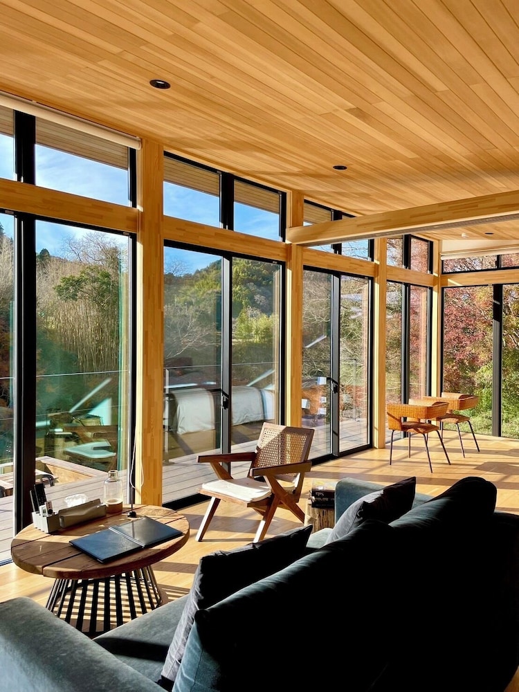 ラグジュアリー ヴィラ リバービュー リビング エリア5 | and RIVER勝浦