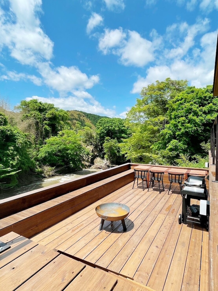 ラグジュアリー ヴィラ リバービュー テラス / パティオ2 | and RIVER勝浦