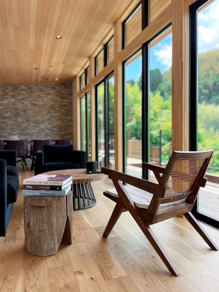 ラグジュアリー ヴィラ リバービュー リビング エリア0 | and RIVER勝浦