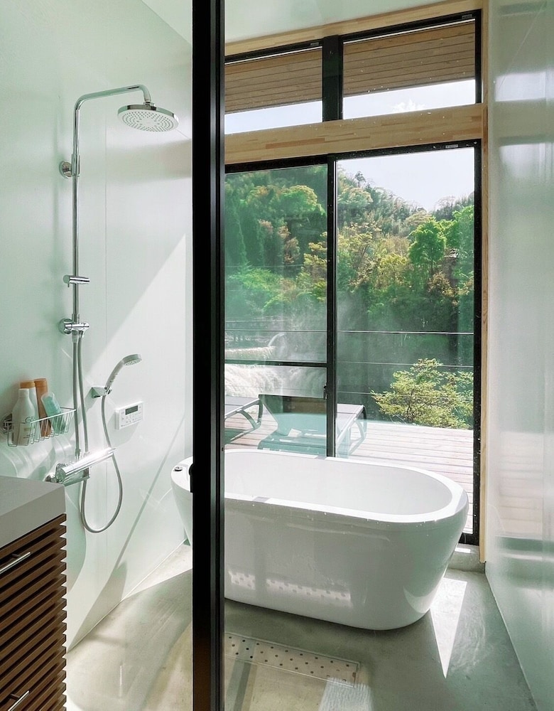 ラグジュアリー ヴィラ リバービュー バスルーム4 | and RIVER勝浦