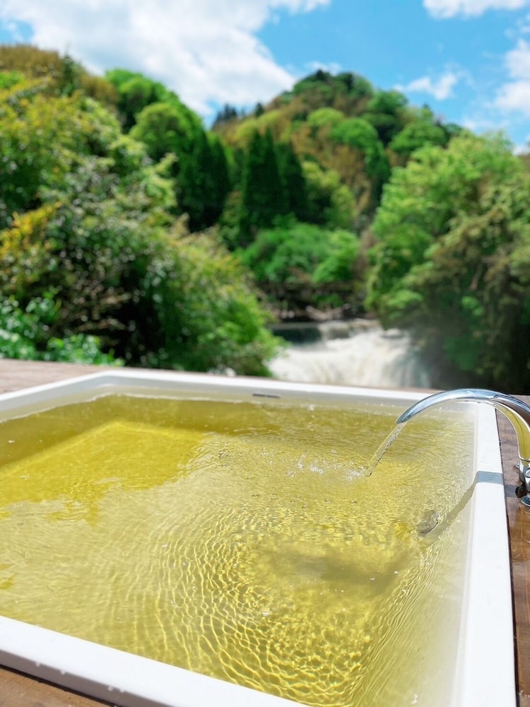 ラグジュアリー ヴィラ リバービュー バスルーム1 | and RIVER勝浦