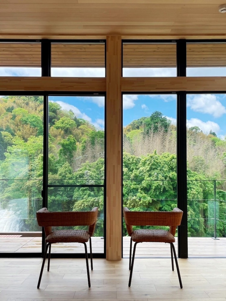 ラグジュアリー ヴィラ リバービュー リビング エリア11 | and RIVER勝浦