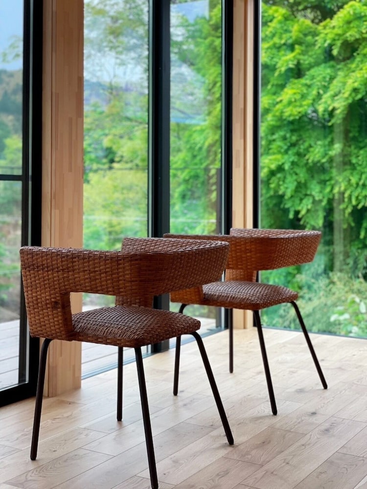 ラグジュアリー ヴィラ リバービュー リビング エリア10 | and RIVER勝浦