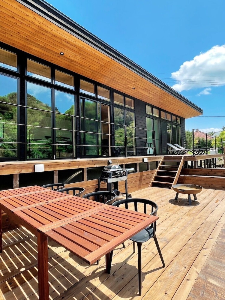 ラグジュアリー ヴィラ リバービュー テラス / パティオ8 | and RIVER勝浦