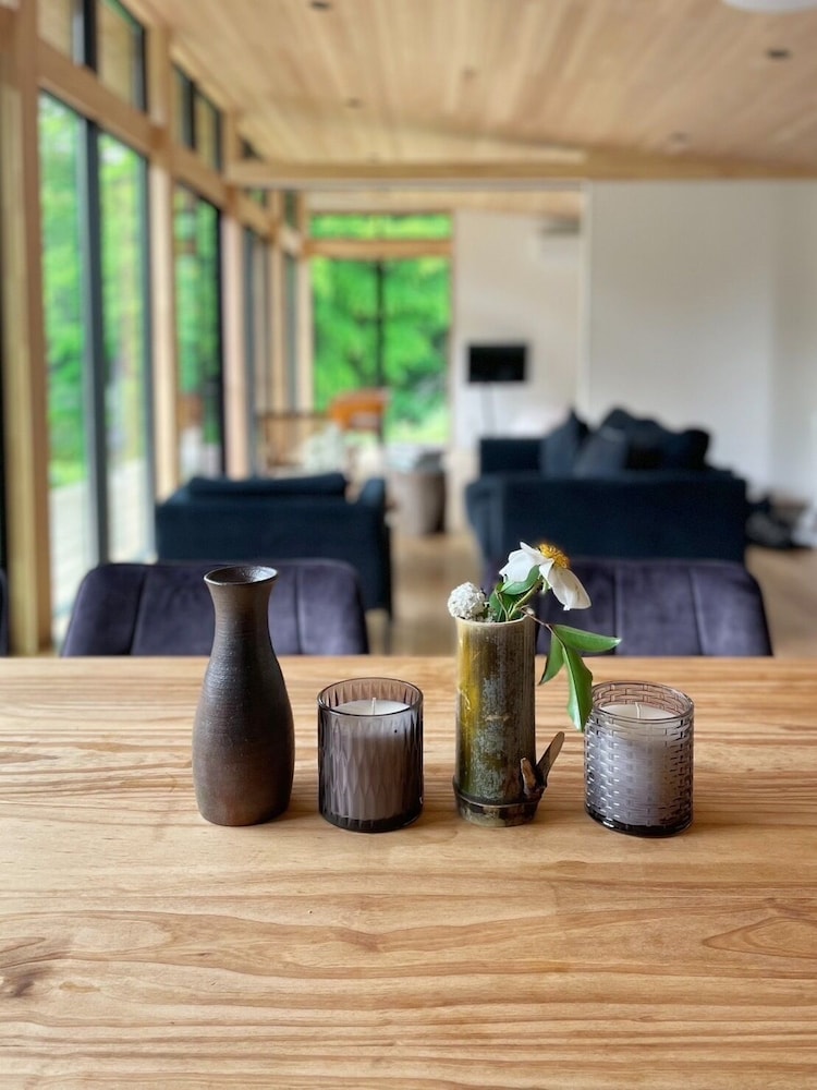 ラグジュアリー ヴィラ リバービュー リビング エリア2 | and RIVER勝浦