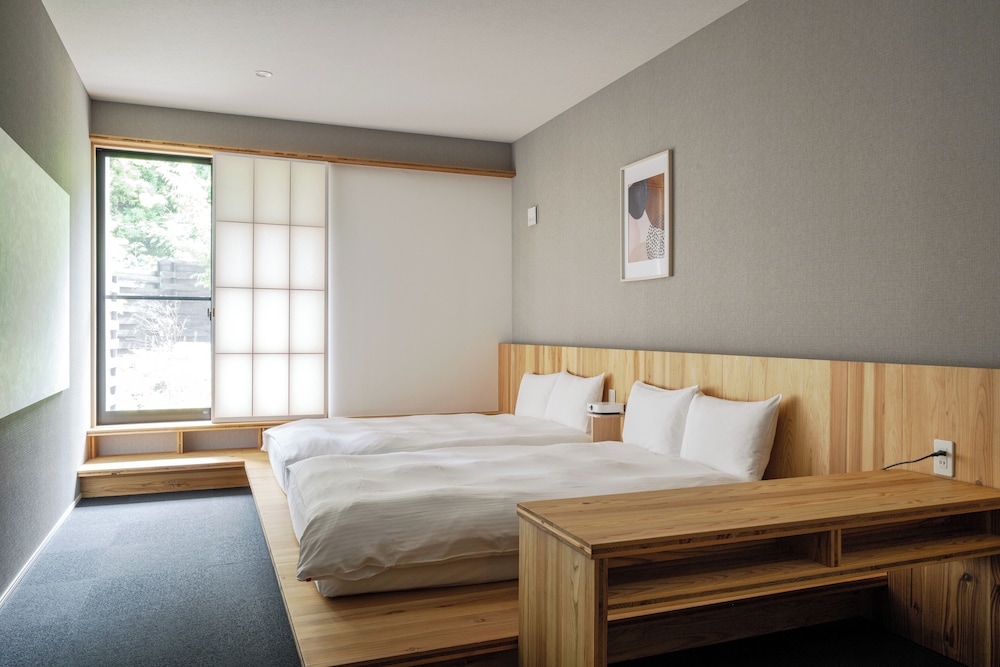 デラックス ツインルーム 別館 (with projector) 客室2 | 別府ホテル塒
