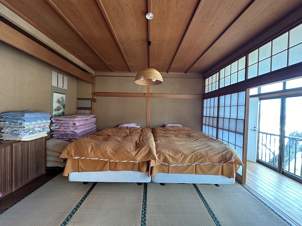 ラグジュアリー ヴィラ バルコニー シービュー 客室1 | Villa Mare Atami