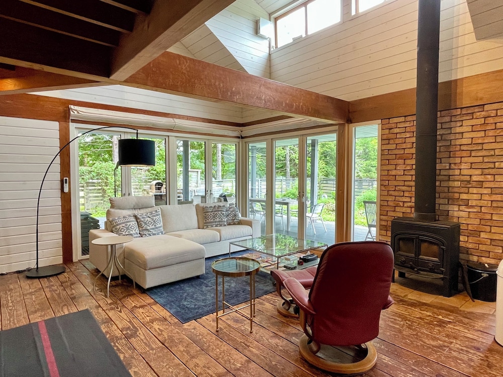 ラグジュアリー コテージ 4 ベッドルーム キッチン ガーデンビュー リビング エリア0 | GARDEN SHED