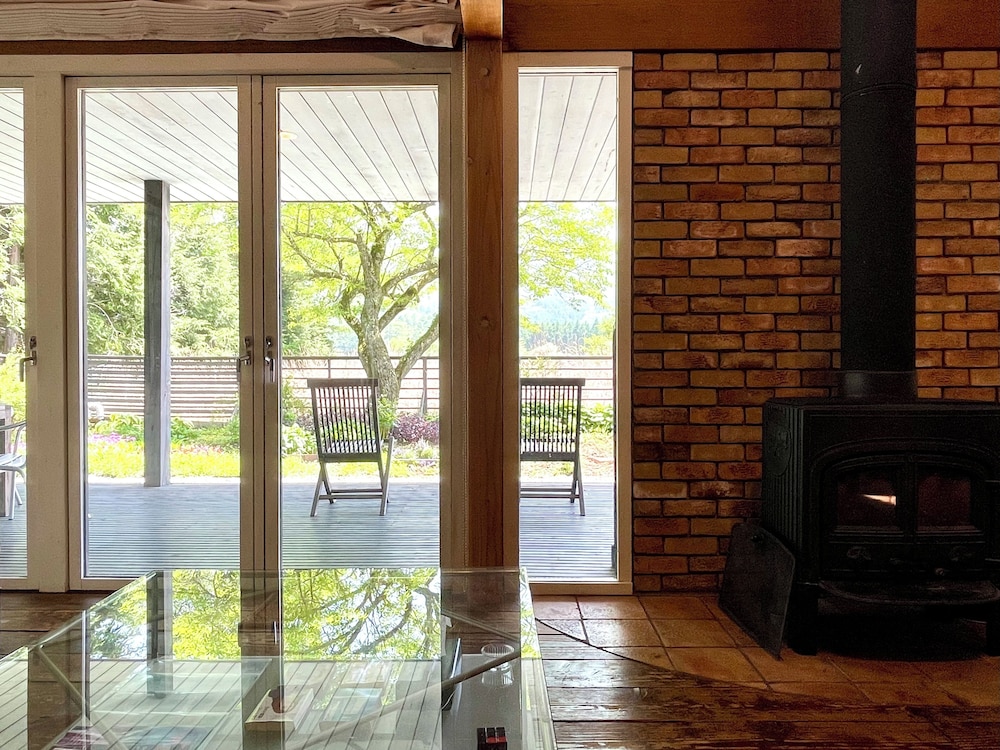 ラグジュアリー コテージ 4 ベッドルーム キッチン ガーデンビュー 部屋からの景観0 | GARDEN SHED