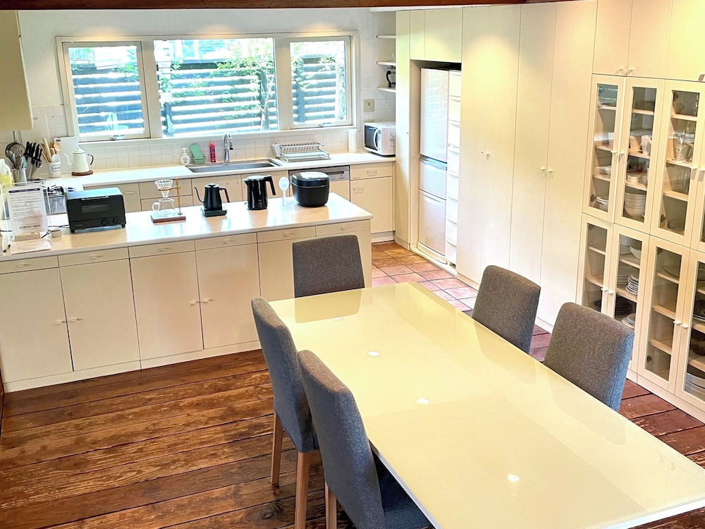 ラグジュアリー コテージ 4 ベッドルーム キッチン ガーデンビュー 専用キッチン0 | GARDEN SHED