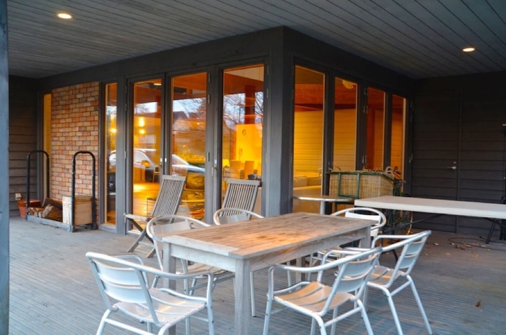 ラグジュアリー コテージ 4 ベッドルーム キッチン ガーデンビュー テラス / パティオ1 | GARDEN SHED