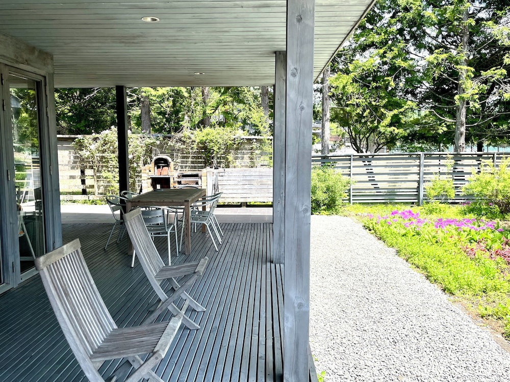 ラグジュアリー コテージ 4 ベッドルーム キッチン ガーデンビュー テラス / パティオ0 | GARDEN SHED