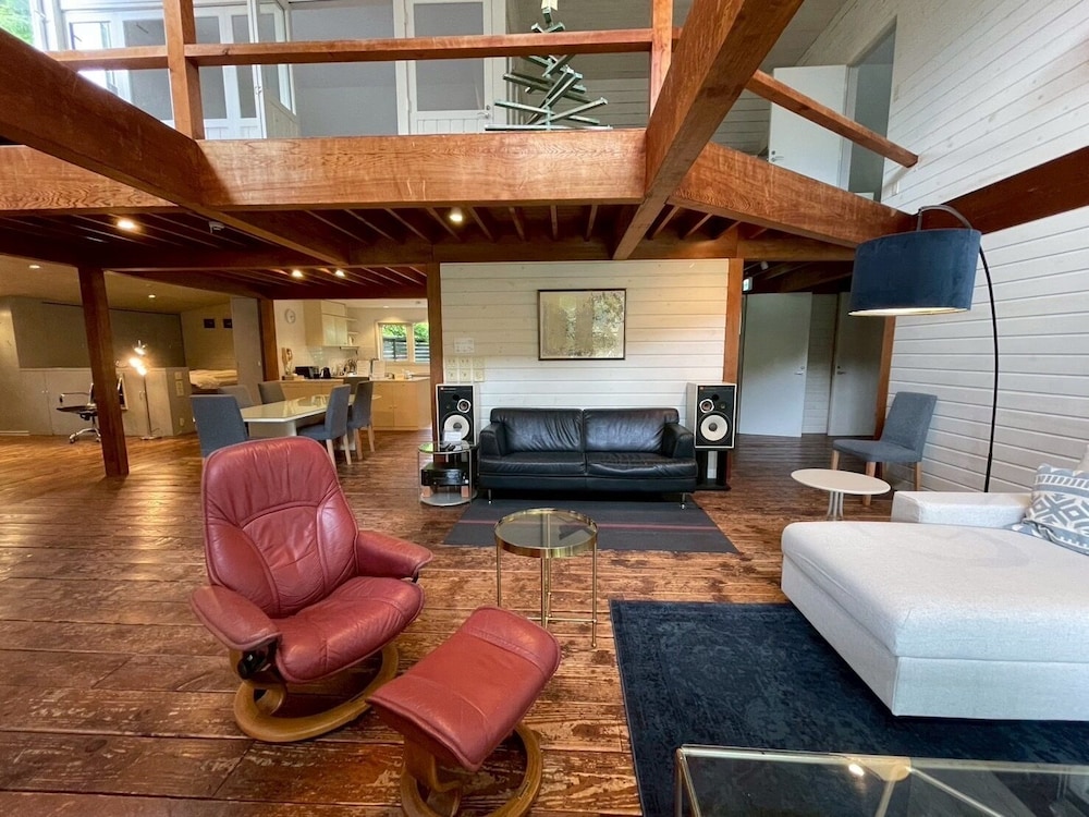 ラグジュアリー コテージ 4 ベッドルーム キッチン ガーデンビュー 内装0 | GARDEN SHED