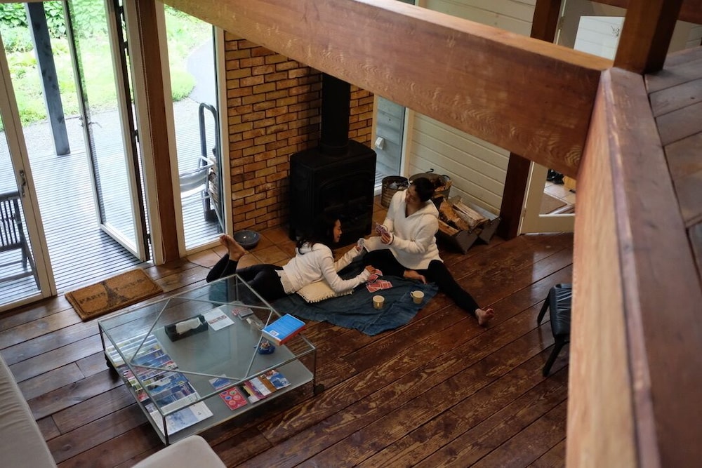 ラグジュアリー コテージ 4 ベッドルーム キッチン ガーデンビュー リビング エリア3 | GARDEN SHED