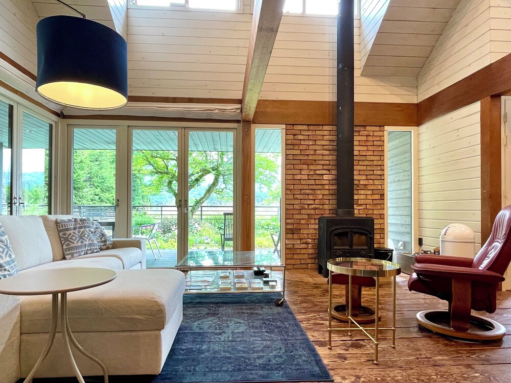 ラグジュアリー コテージ 4 ベッドルーム キッチン ガーデンビュー リビング エリア1 | GARDEN SHED