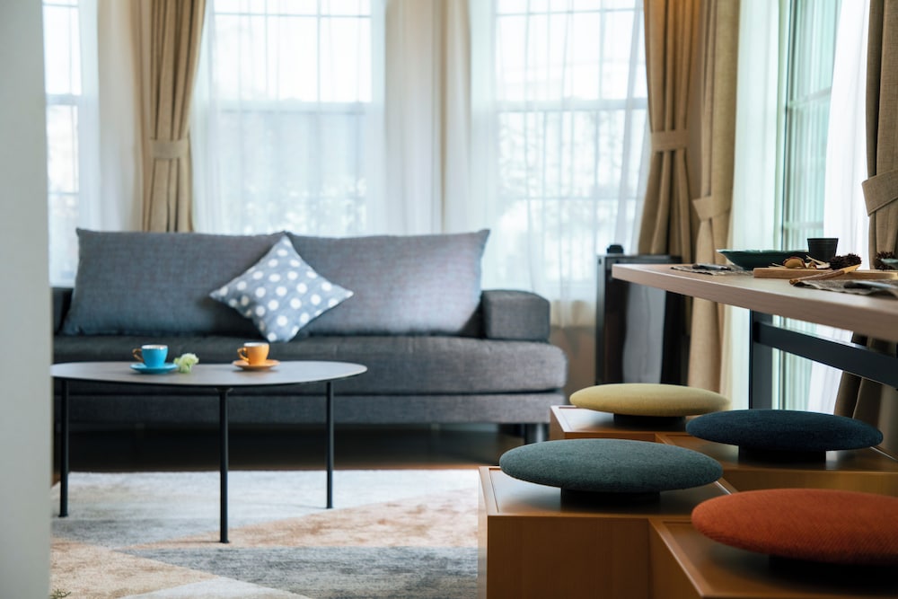 スーペリア モバイルホーム 1 ベッドルーム サウナ マウンテンビュー リビング エリア2 | イン・ザ・富士