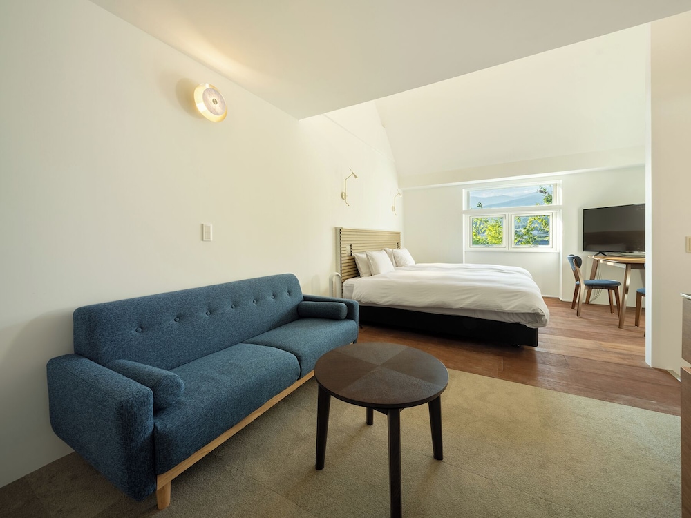 浅間ビュー 禁煙 | 西軽井沢ホテル atelier bla (アトリエ・ブルゥ) by LONGINGHOUSE