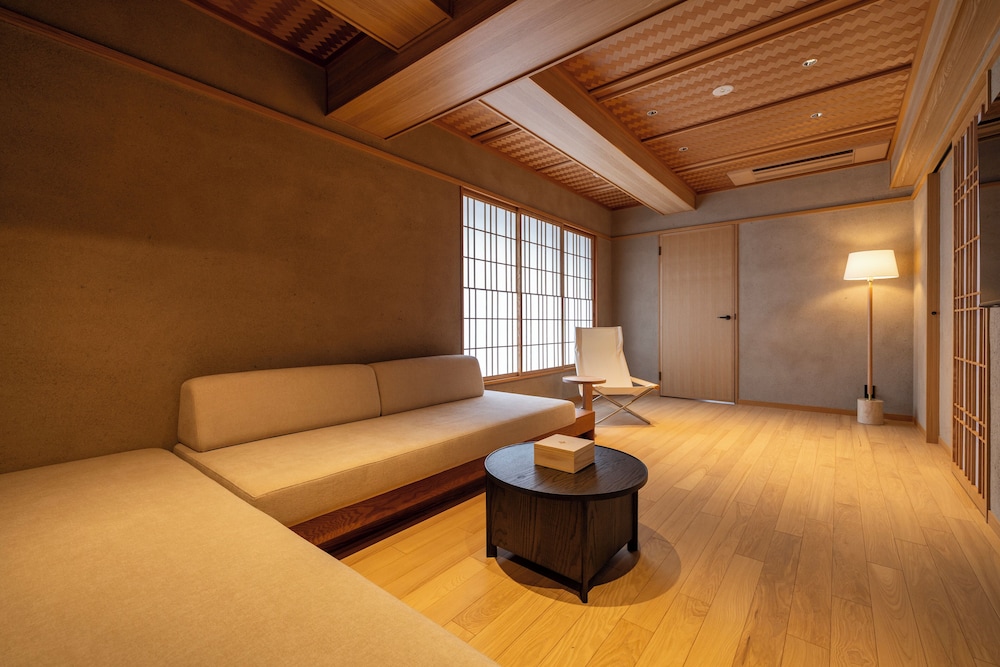 トラディショナル ルーム リビングルーム0 | soyo-ne kyoto sanjo