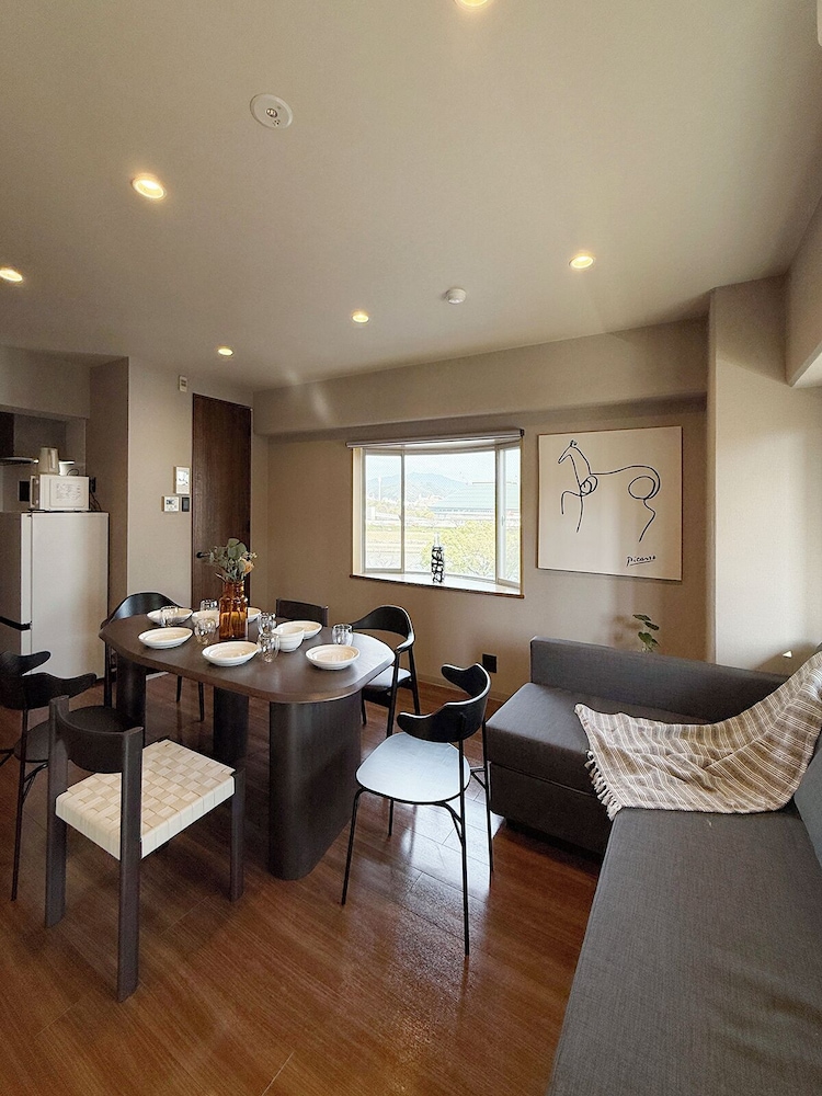 パノラミック アパートメント バルコニー リバービュー リビング エリア0 | Grandeur Hamamoto