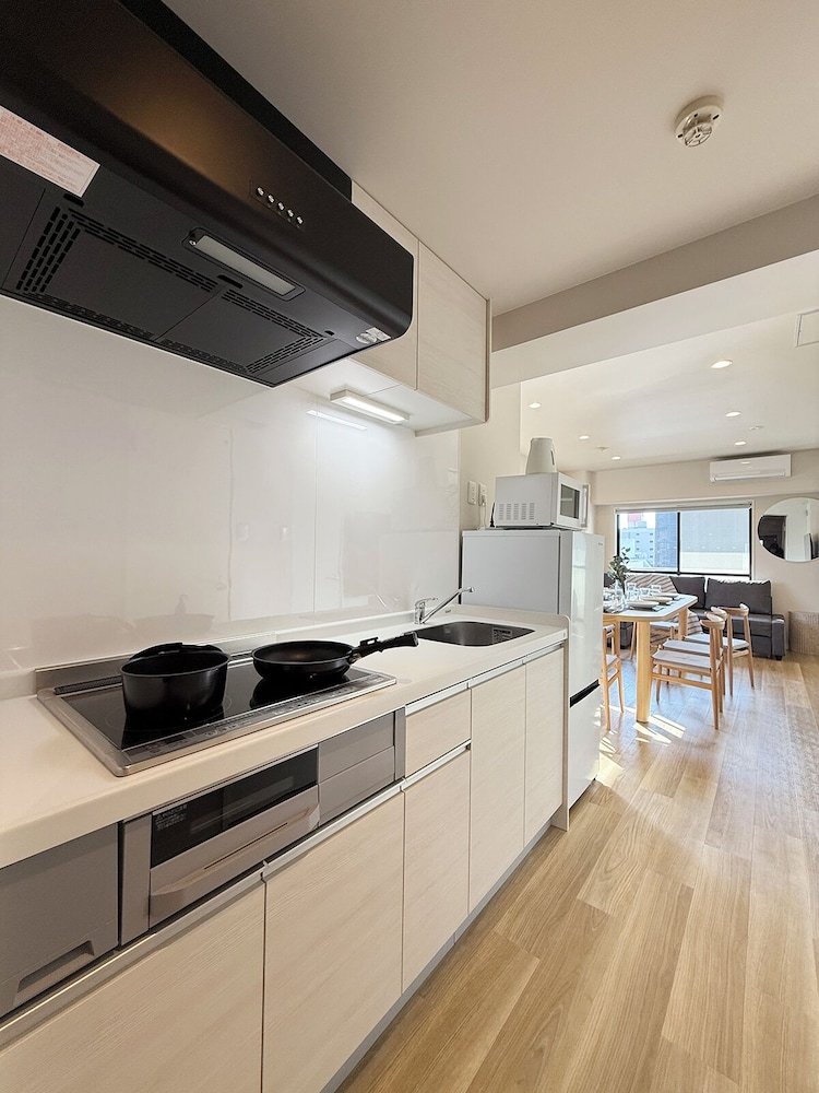 ラグジュアリー アパートメント 専用キッチン1 | Grandeur Hamamoto