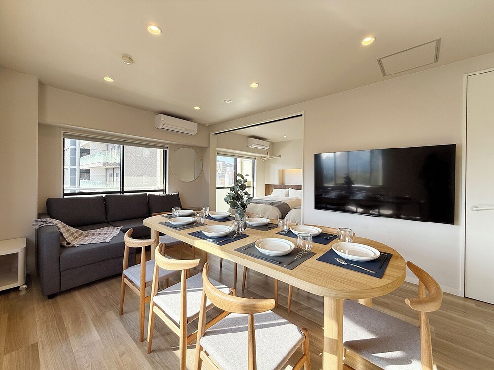 ラグジュアリー アパートメント リビング エリア1 | Grandeur Hamamoto