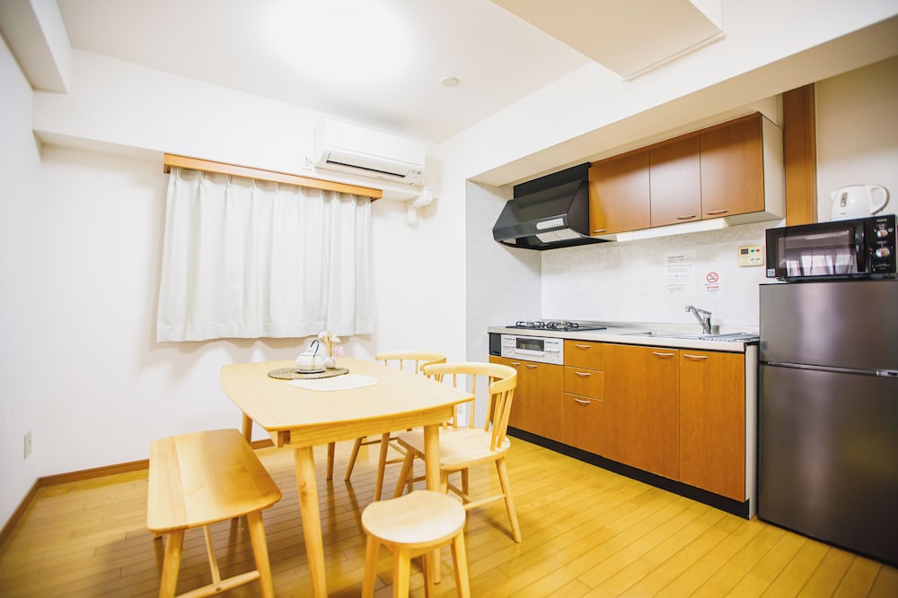 ベーシック アパートメント シティビュー リビング エリア4 | R Residence 谷町