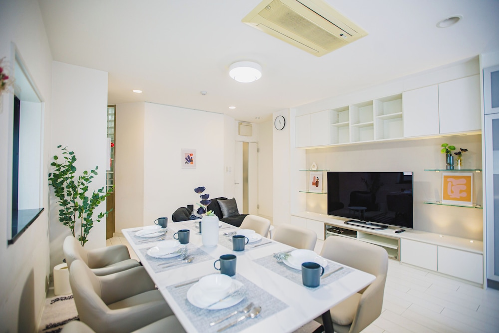 デラックス アパートメント シティビュー リビング エリア0 | R Residence 谷町