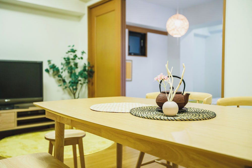 ベーシック アパートメント シティビュー リビング エリア2 | R Residence 谷町