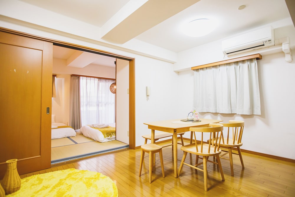 ベーシック アパートメント シティビュー リビング エリア1 | R Residence 谷町