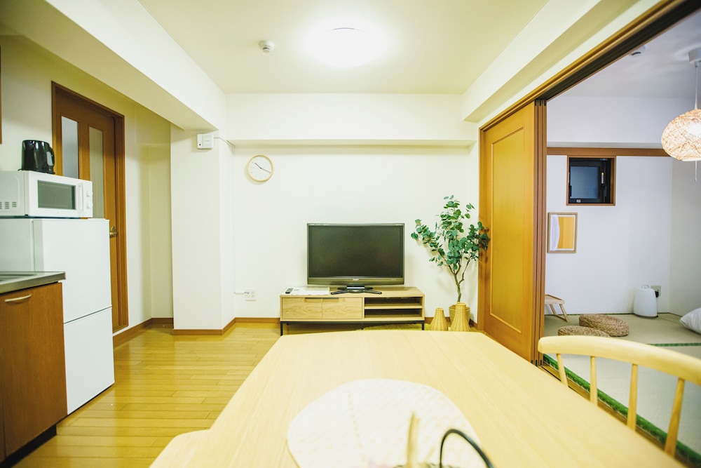 ベーシック アパートメント シティビュー リビング エリア5 | R Residence 谷町