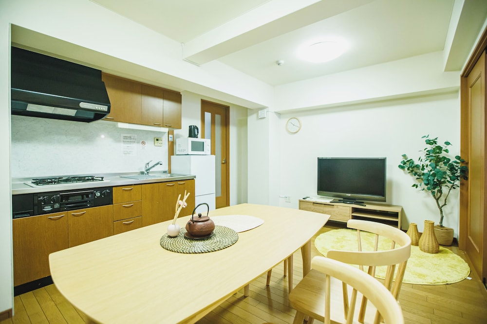 ベーシック アパートメント シティビュー リビング エリア4 | R Residence 谷町