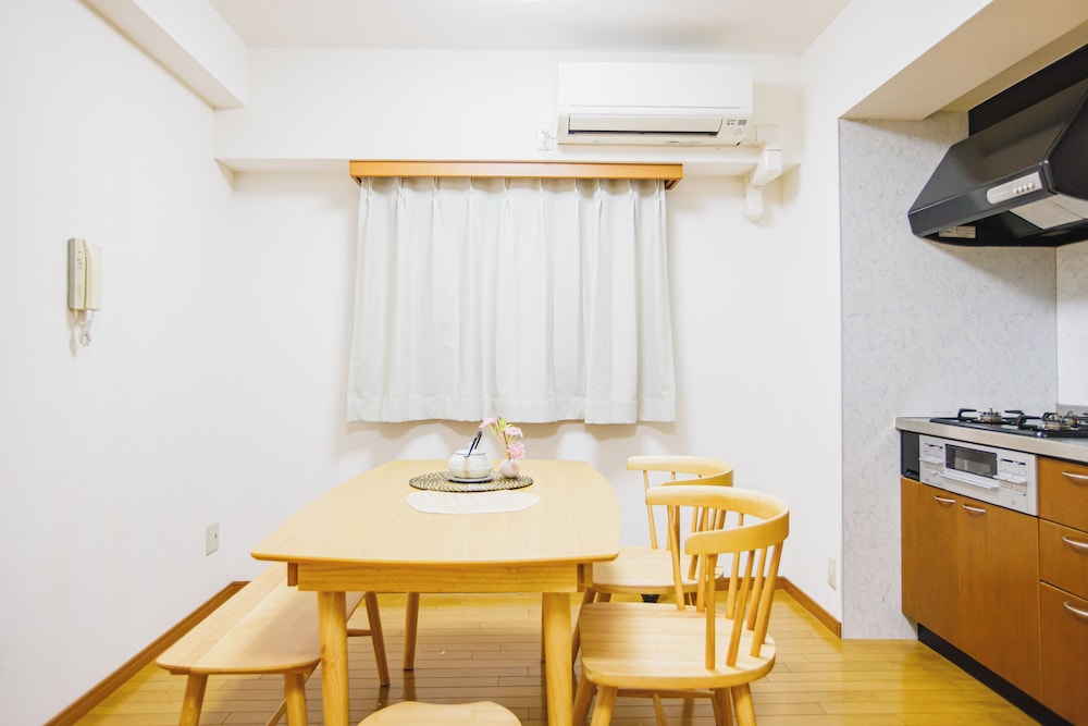 ベーシック アパートメント シティビュー リビング エリア5 | R Residence 谷町