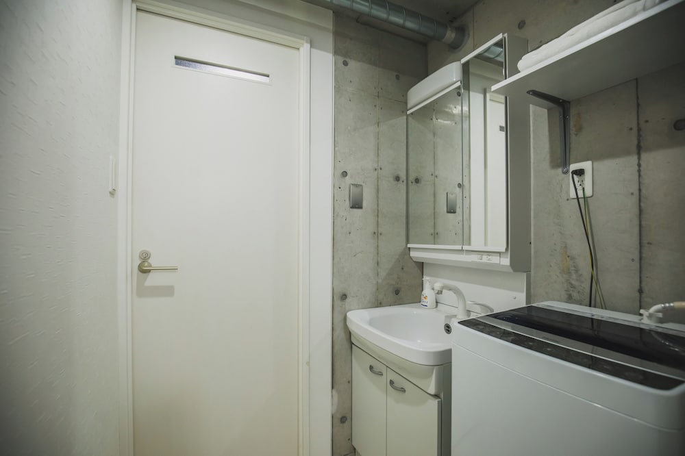 ベーシック アパートメント シティビュー バスルーム1 | Namba X