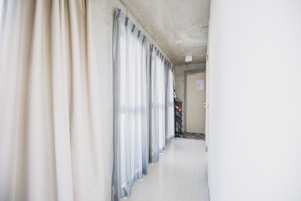 ベーシック アパートメント シティビュー リビング エリア0 | Namba X