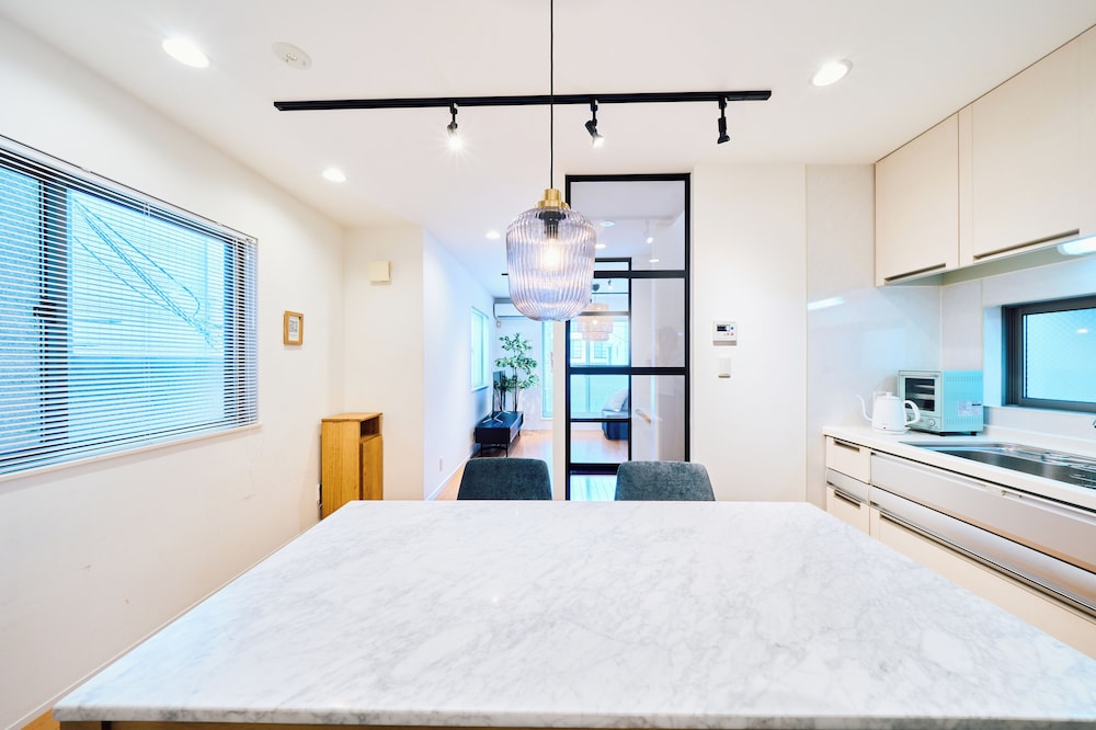 ベーシック アパートメント 客室内のダイニングエリア2 | SatelliteHotel YoyogiPark