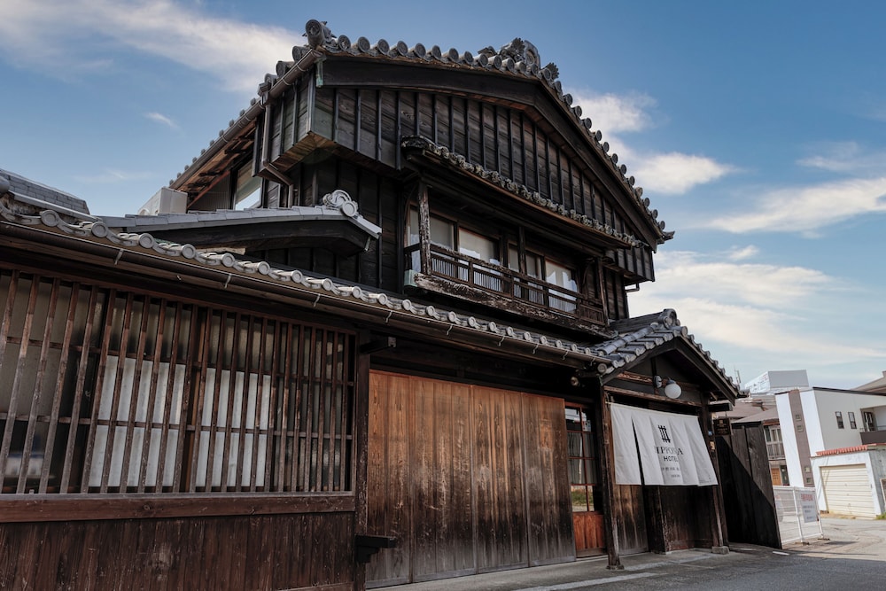 フロント1 | NIPPONIA HOTEL 伊勢河崎 商人町 | NIPPONIA HOTEL 伊勢河崎 商人町