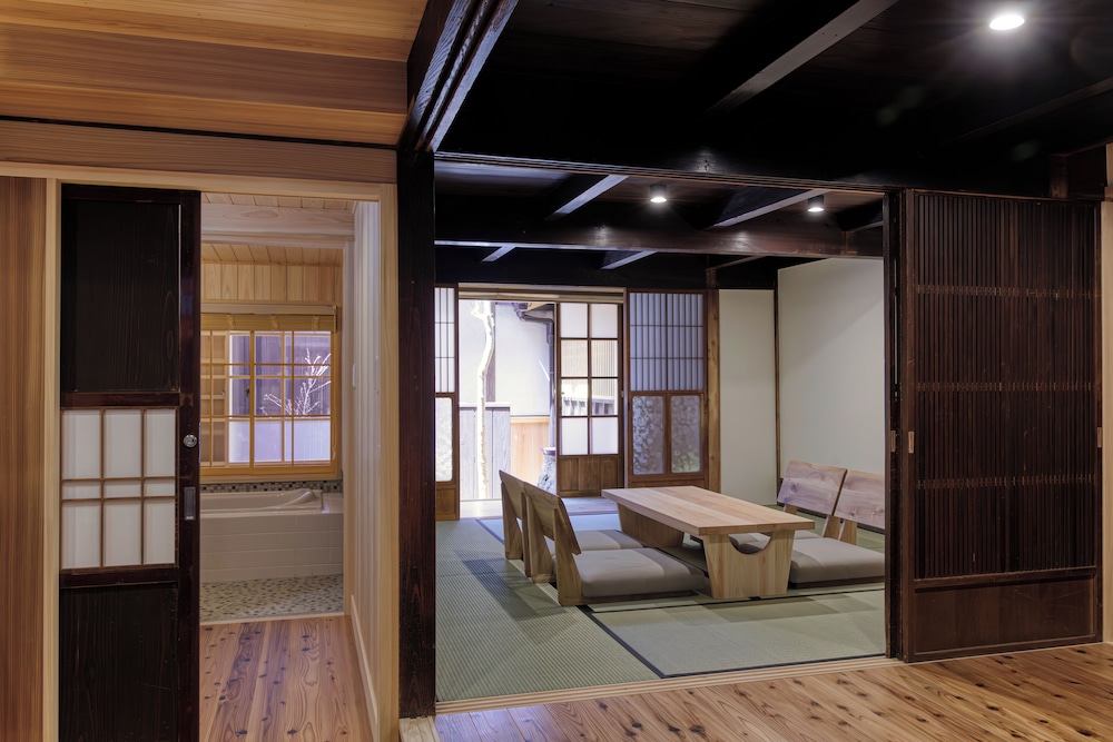 デラックス 4 人部屋 客室4 | NIPPONIA HOTEL 伊勢河崎 商人町