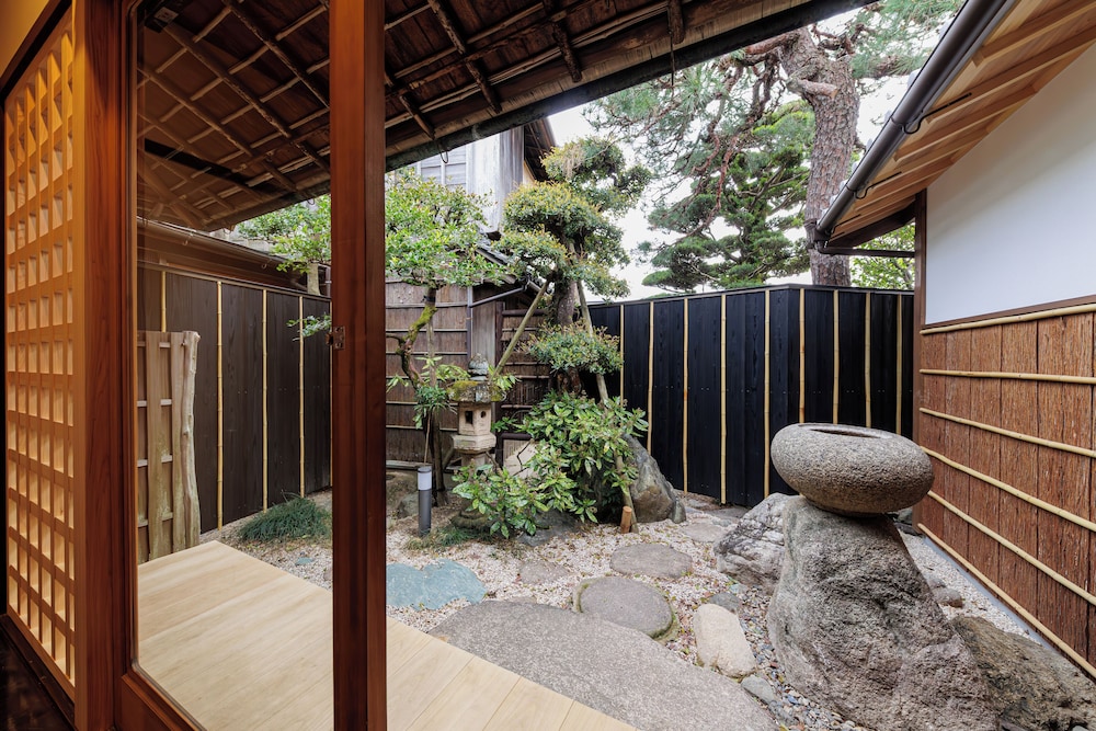 デラックス ツインルーム | NIPPONIA HOTEL 伊勢河崎 商人町