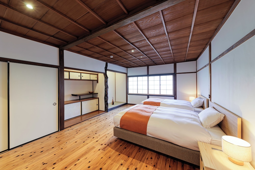プレミア 4 人部屋 客室2 | NIPPONIA HOTEL 伊勢河崎 商人町
